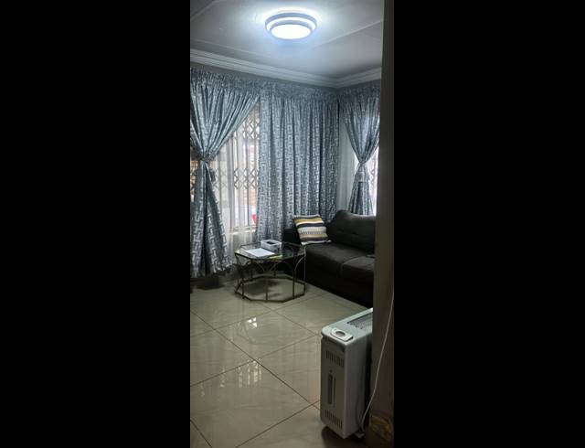 3 BEDROOM FREEHOLD FOR SALE IN SOSHANGUVE UU
